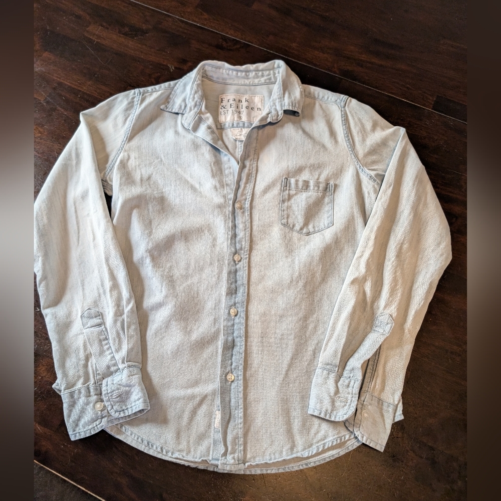 Frank & Eileen Light Blue Button Down Shirt